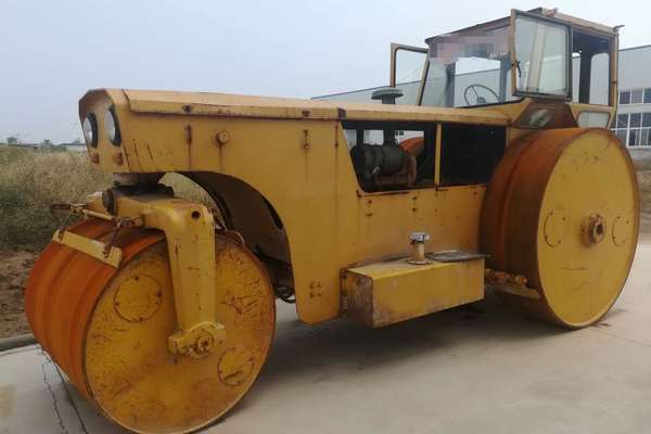 陕西出售转让二手2000小时2006年洛建3Y18X21三轮压路机
