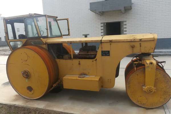 陕西出售转让二手2000小时2006年洛建3Y18X21三轮压路机