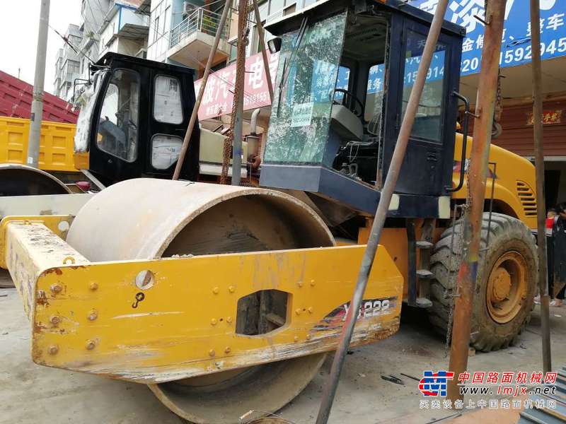 陕西出售转让二手2000小时2015年徐工XS202J单钢轮压路机