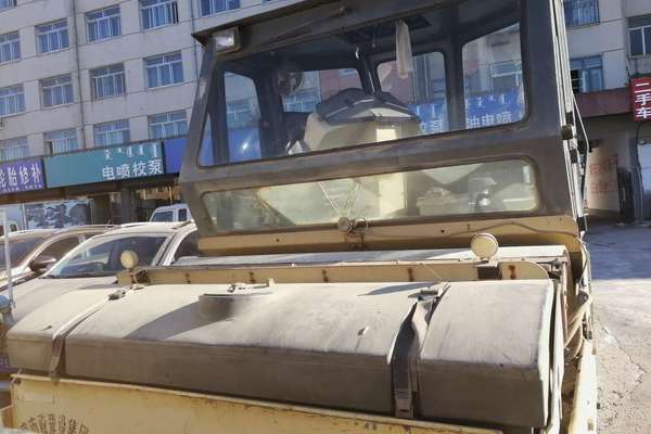 内蒙古出售转让二手10000小时2005年英格索兰DD130双钢轮压路机