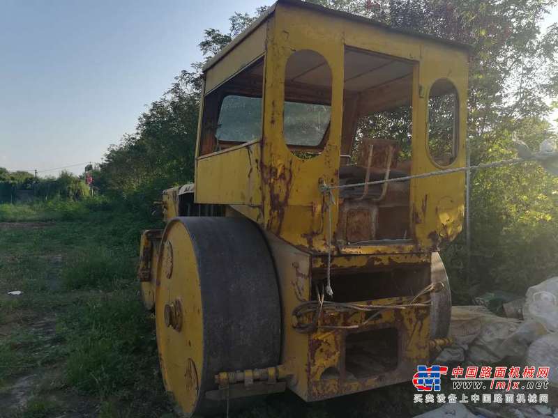 陕西出售转让二手10000小时2005年洛阳路通2YJ8X10三轮压路机