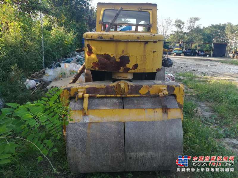 陕西出售转让二手10000小时2005年洛阳路通2YJ8X10三轮压路机