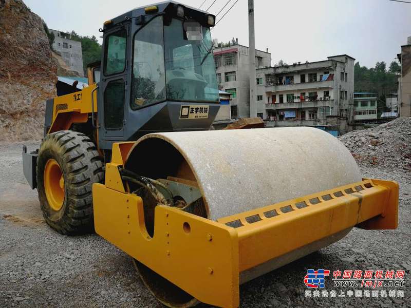 贵州出售转让二手9800小时2006年徐工YZ18JC单钢轮压路机