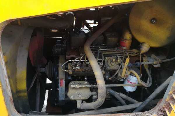 陕西出售转让二手3200小时2010年徐工XP301轮胎压路机