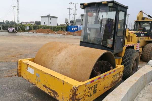云南出售转让二手5903小时2005年江麓W2002A单钢轮压路机
