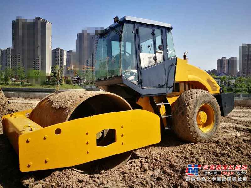 江苏出售转让二手8000小时2009年徐工XD142E单钢轮压路机
