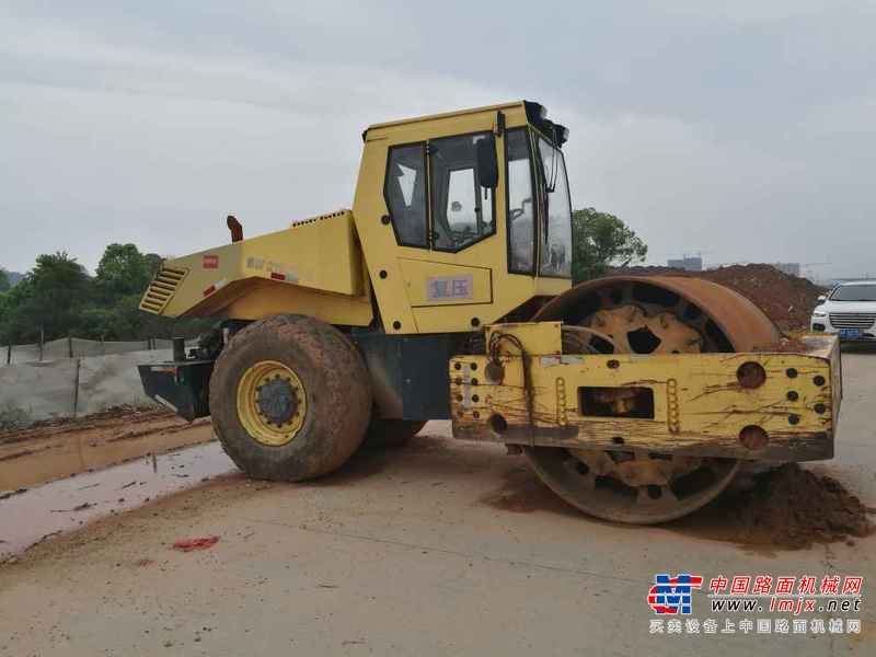 江西出售转让二手6000小时2005年宝马BW225D单钢轮压路机