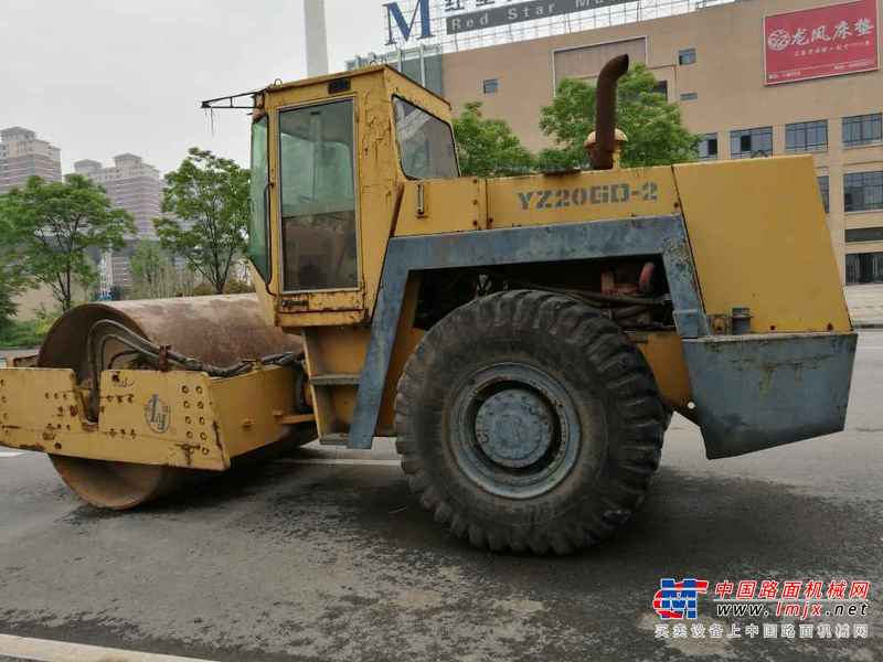 湖北出售转让二手10000小时2005年洛阳路通YZ20B单钢轮压路机