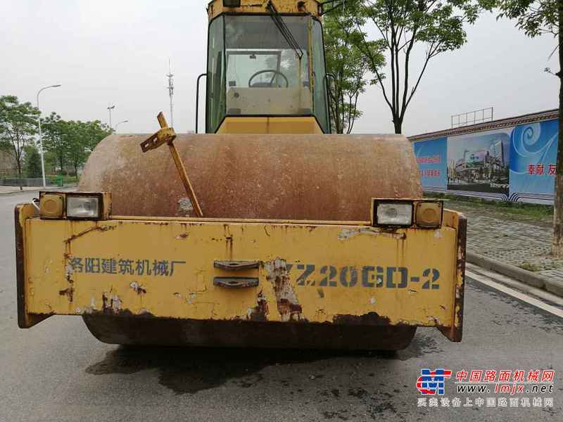 湖北出售转让二手10000小时2005年洛阳路通YZ20B单钢轮压路机