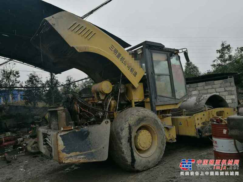 湖北出售转让二手9000小时2006年厦工三明XG62202M单钢轮压路机