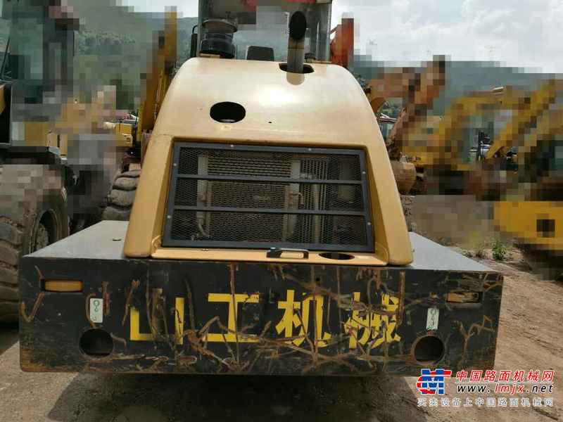 云南出售转让二手5000小时2010年山工SEM8220单钢轮压路机