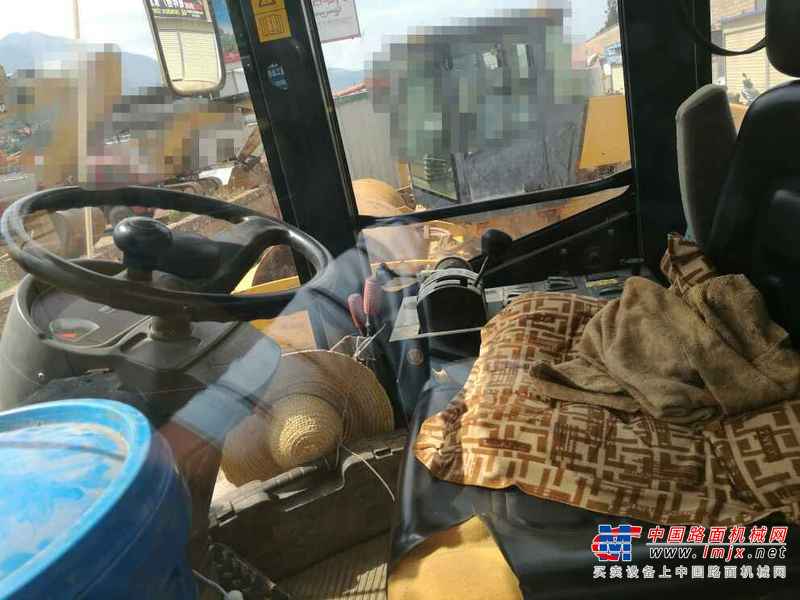 云南出售转让二手5000小时2010年山工SEM8220单钢轮压路机