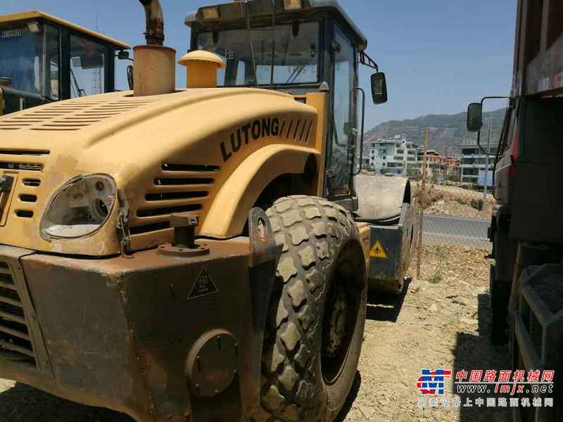 云南出售转让二手6800小时2010年洛阳路通LT320B单钢轮压路机