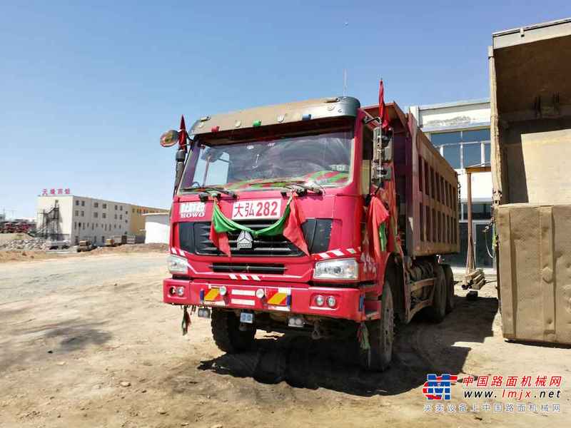 内蒙古出售转让二手2012年中国重汽豪沃ZZ3257N3847D1自卸车