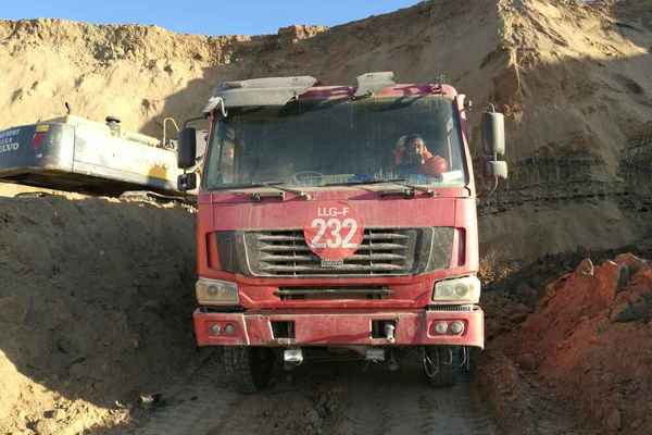 内蒙古出售转让二手2010年中国重汽豪泺ZZ3257N3847C自卸车