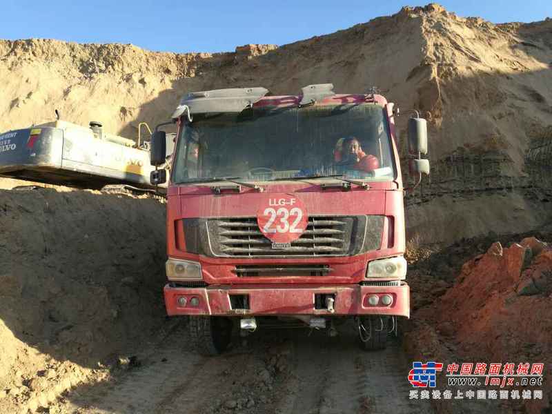 内蒙古出售转让二手2010年中国重汽豪泺ZZ3257N3847C自卸车