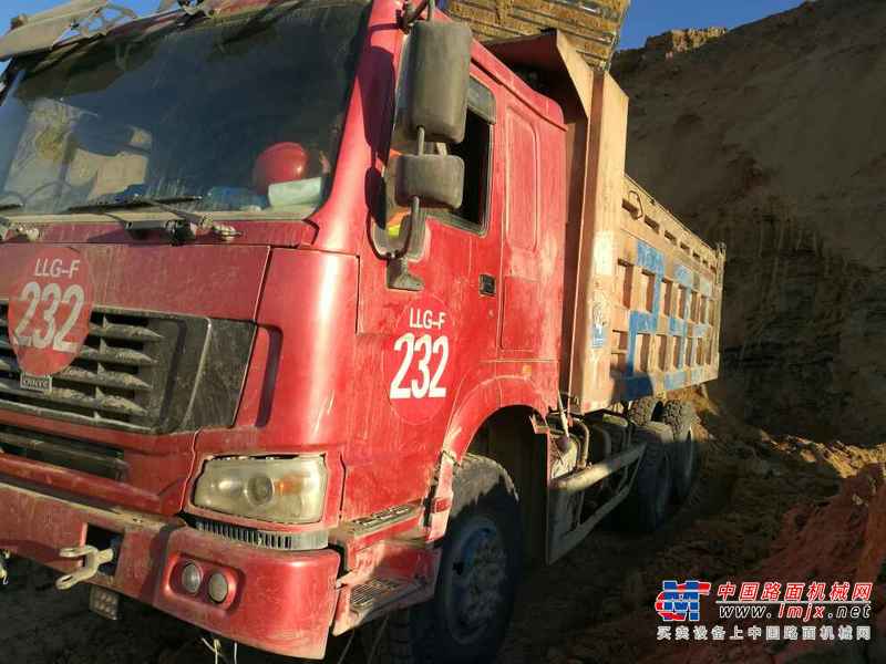 内蒙古出售转让二手2010年中国重汽豪泺ZZ3257N3847C自卸车