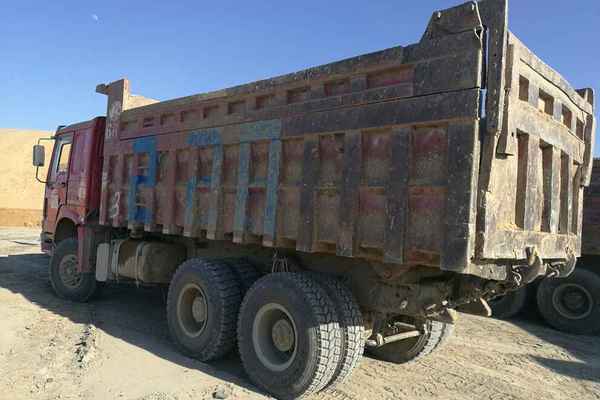内蒙古出售转让二手2011年中国重汽豪泺ZZ3257N3847C自卸车