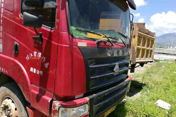 云南出售转让二手2011年中国重汽浩瀚重卡ZZ3255N3846D1自卸车