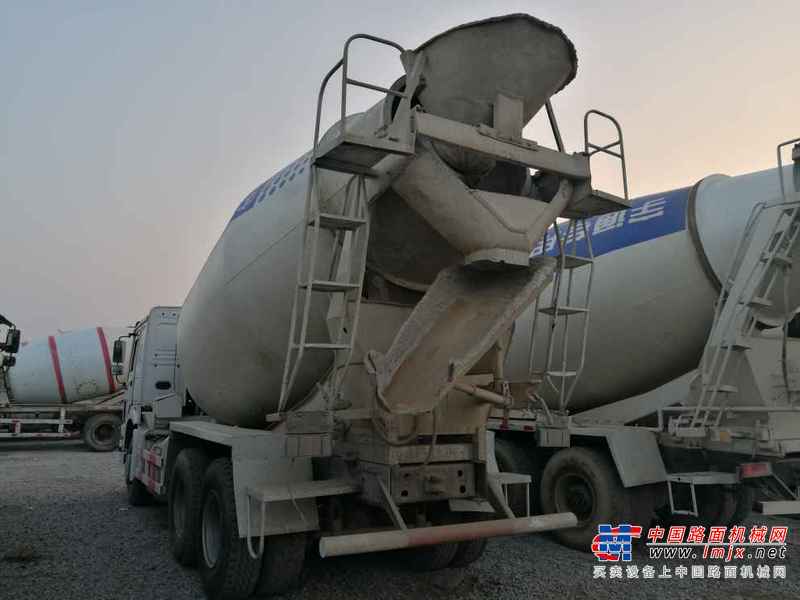 山东出售转让二手2013年中国重汽豪泺ZZ5317GJBN3267D1搅拌运输车