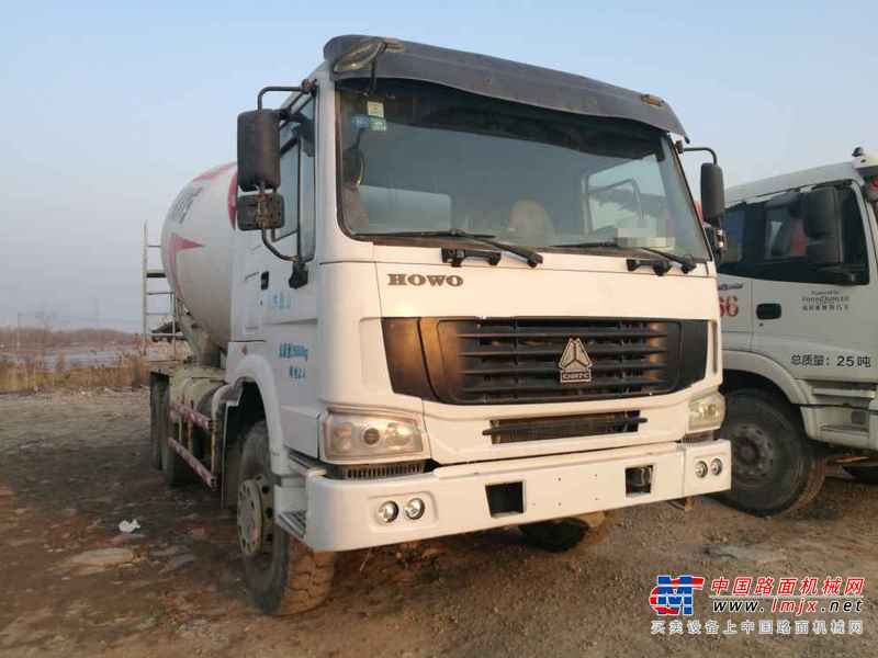 山东出售转让二手2013年中国重汽豪沃ZZ5253GJBN3841C搅拌运输车