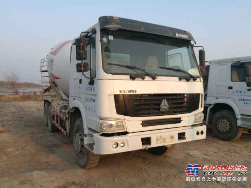 山东出售转让二手2011年中国重汽豪沃ZZ5253GJBN4241C1搅拌运输车