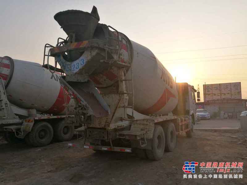 山东出售转让二手2011年中国重汽豪沃ZZ5253GJBN4241C1搅拌运输车