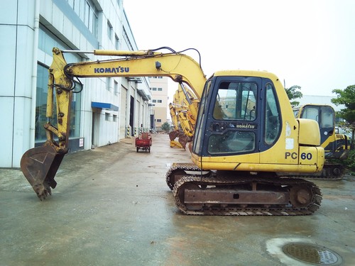 广西出售转让二手9898小时2006年小松PC60挖掘机