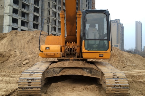 河南出售转让二手6374小时2010年福田雷沃FR220挖掘机