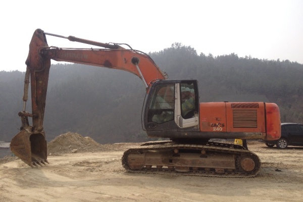 湖北出售转让二手7251小时2009年日立ZX240挖掘机