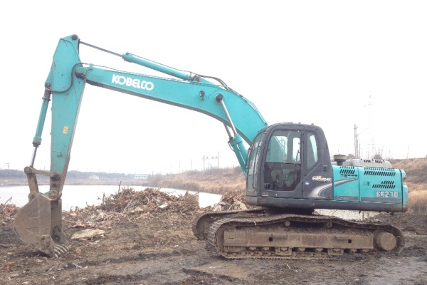 湖北出售转让二手6333小时2010年神钢SK210LC挖掘机
