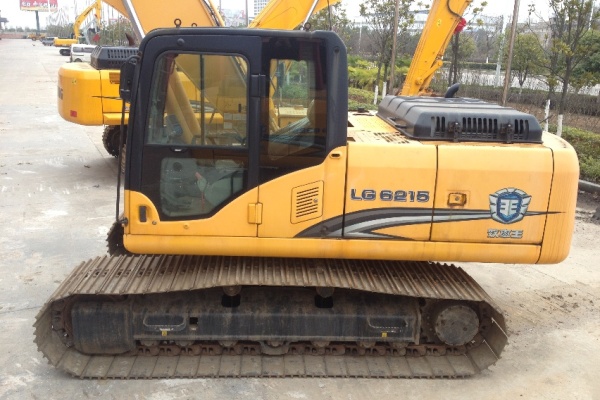 湖北出售转让二手16小时2013年龙工LG6215挖掘机