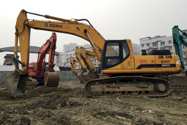 四川出售转让二手1696小时2010年厦工XG833挖掘机