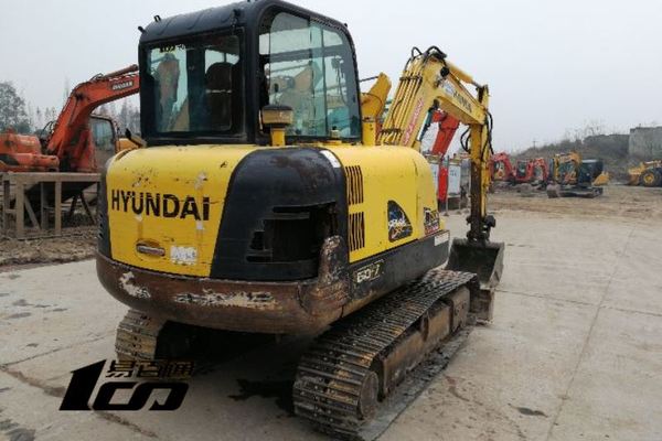 成都市出售转让二手2011年现代R60-7挖掘机