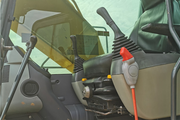 出售转让二手KOMATSU210-8MO挖掘机
