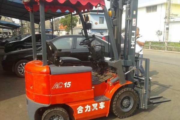 出售转让二手合力1.5吨叉装车