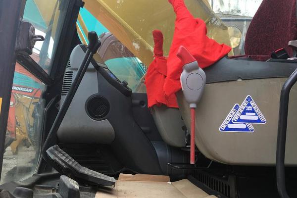 出售转让二手KOMATSU200挖掘机