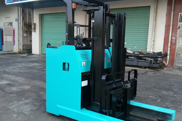出售转让二手SHINKO8FBR30叉装车