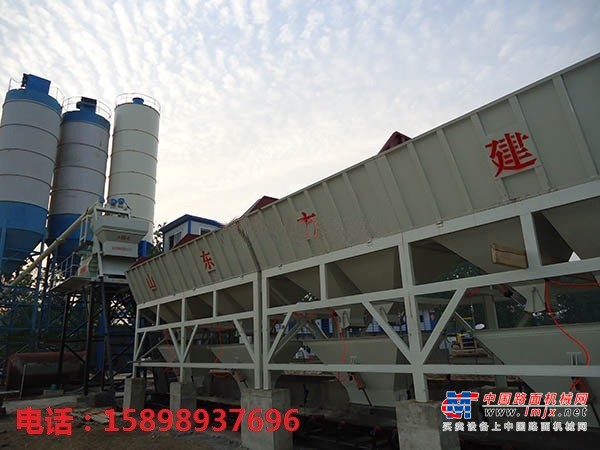 出售转让二手潍坊通用HZS25-180混凝土搅拌站