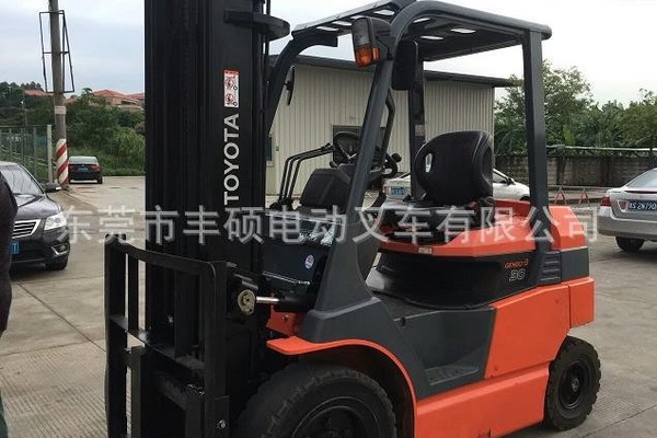 出售转让二手丰田电动叉车7FB20叉装车