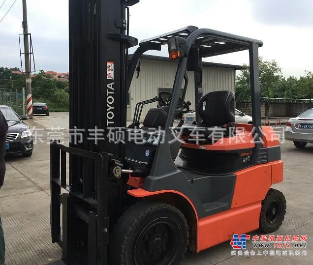 出售转让二手丰田电动叉车7FB20叉装车