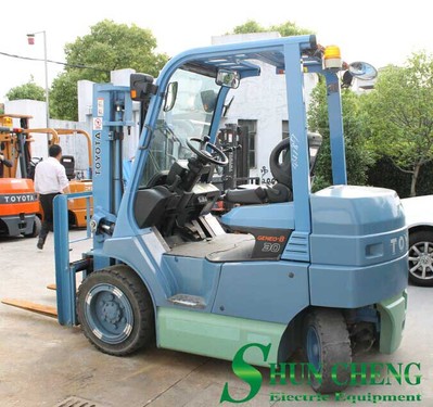 上海出售转让二手TOYOTA丰田7FB30叉装车