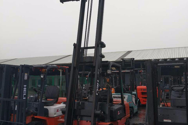 出售转让二手龙工3吨叉装车