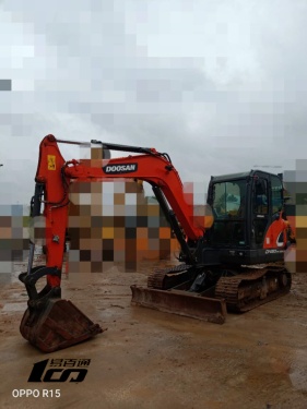 郑州市出售转让二手2700小时2017年斗山DX60-9C GOLD挖掘机