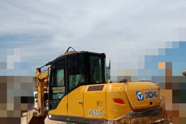 郑州市出售转让二手2300小时2017年徐工XE75D挖掘机