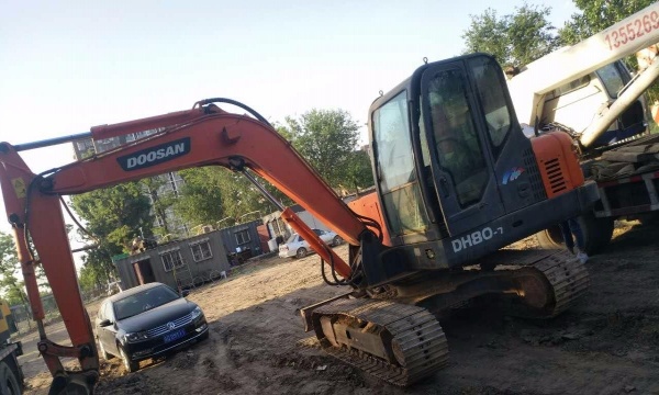 深圳市出售转让二手斗山土方机械