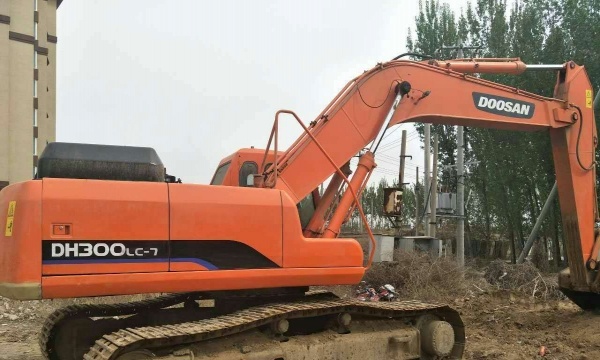 深圳市出售转让二手斗山土方机械