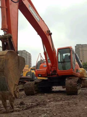 成都市出售转让二手斗山土方机械