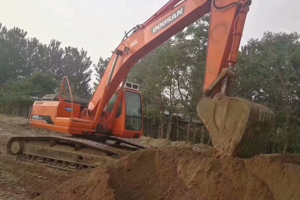 朝阳市出售转让二手斗山土方机械