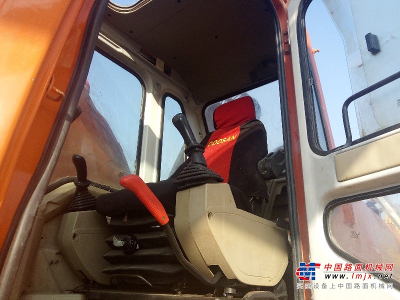 成都市出售转让二手斗山土方机械